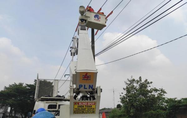 Rahasia Listrik Tetap Menyala! PLN Bekasi Gunakan Pasukan Elite untuk Pemeliharaan Tanpa Padam