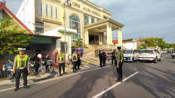 Amankan Perayaan Kenaikan Yesus Kristus di Bojonegoro, Ratusan Personel Polisi Dikerahkan