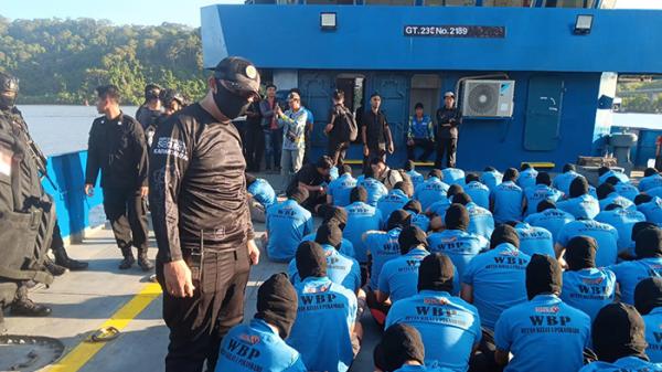 100 Napi Berisiko Tinggi Dijebloskan ke Lapas Nusakambangan