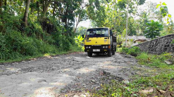 Warga Keluhkan Jalan Caringin yang Rusak Parah, Pemerintah Kota Banjar Diminta Tidak Tutup Mata