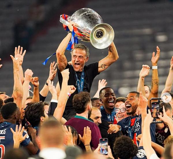 Luis Enrique Bawa PSG Juara Liga Champions 2024-2025 dan Resmi Raih Treble Winner