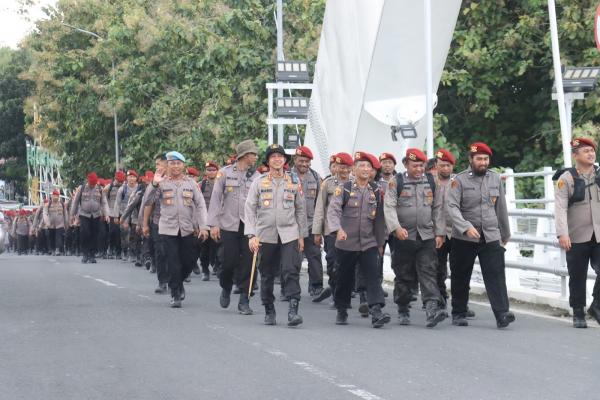Tantang Fisik & Mental! Tradisi Pembaretan Polisi Bojonegoro Tempuh 30 KM Long March