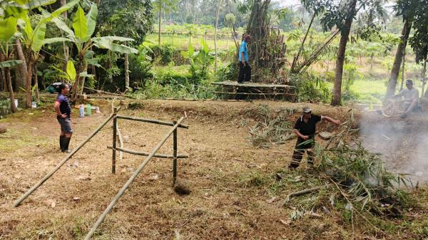 Semangat Idul Adha 1446 H, Warga Cijantung Gotong Royong Siapkan Lokasi Kurban