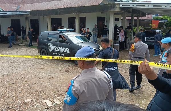 Rekonstruksi Pembunuhan Feni Ere, Orang Tua Korban Histeris