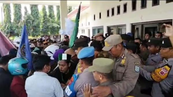 100 Hari Kepemimpinan Sudarsono-Supriana, Mahasiswa Kota Banjar Gelar Aksi Unjuk Rasa