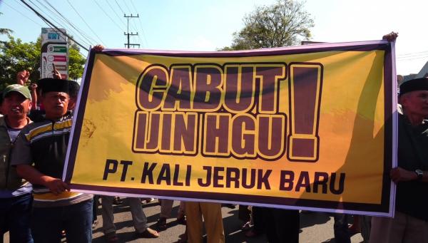 Warga Tiga Desa di Lumajang Tuntut Pencabutan Izin HGU PT Kali Jeruk Baru