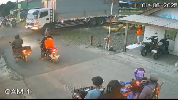 Truk Masuk Jalur Rel di Perlintasan Kawunganten, PT KAI: Sopir Diduga Tak Tahu Itu Jalur Kereta