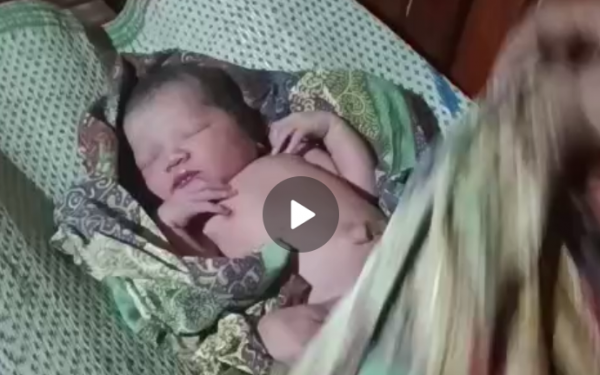 Miris! Bayi Dibuang Ditemukan Warga Pekalongan di Tumpukan Tikar Warung Angkringan