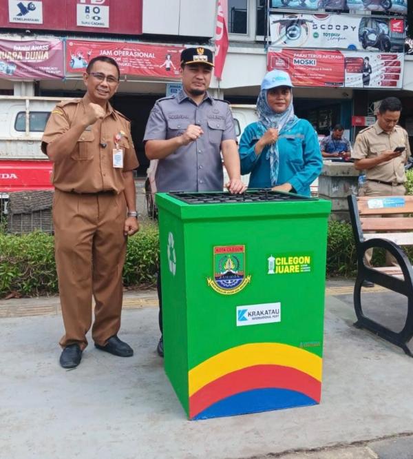 Ubah Wajah Kota Cilegon, Pemkot Cilegon Mulai Pasang Bak Sampah di Titik Strategis