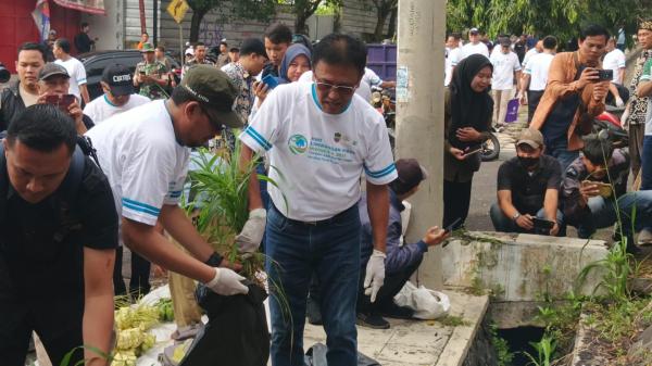 Ciamis Gelar Aksi Serentak Pungut Sampah, Bupati Tegaskan Komitmen Kurangi Plastik Sekali Pakai