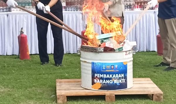 Bea Cukai Jawa Timur I Musnahkan Belasan Juta Batang Rokok Ilegal, Selamatkan Potensi Kerugian Negar