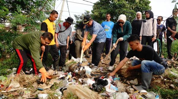 Bupati Garut Pimpin Aksi Bersih Sungai Cimanuk pada Hari Lingkungan Hidup Sedunia 2025
