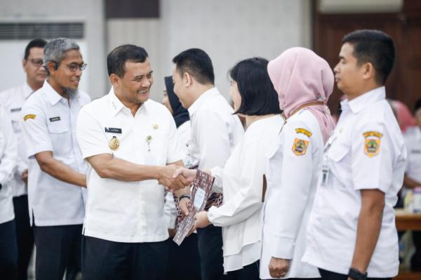 Gubernur Jateng, Ahmad Luthfi Serahkan 3.947 SK CPNS dan PPPK, Tekankan Integritas Harus Dijaga