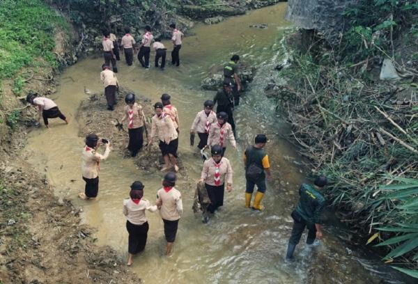 Upaya Cegah Banjir di Grobogan, Warga Ramai-Ramai Bersihkan Aliran Sungai di Godan, Tawangharjo