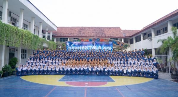 Tasyakuran Kelulusan Angkatan 65 SMPN 1 Cilegon Diwarnai Prestasi dan Haru