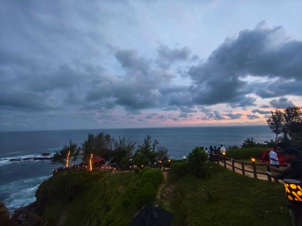 7 Pantai Kebumen Indah Memukau, Ada yang Mirip Nusa Penida Bali