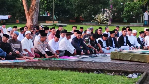 Jamaah Penuhi Alun-alun Ciamis, Bupati Herdiat: Idul Adha Adalah Momentum Penguatan Nilai Sosial