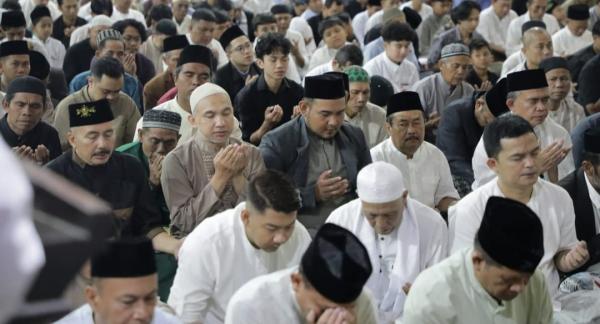 Shalat Idul Adha di Masjid Agung Tasikmalaya Dipadati Warga, Wali Kota Serahkan Bantuan Hewan Kurban