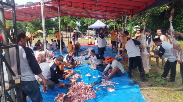 Idul Adha Penuh Makna di Lebak, Warga Perum BIP Tebar Daging Kurban ke 566 Warga