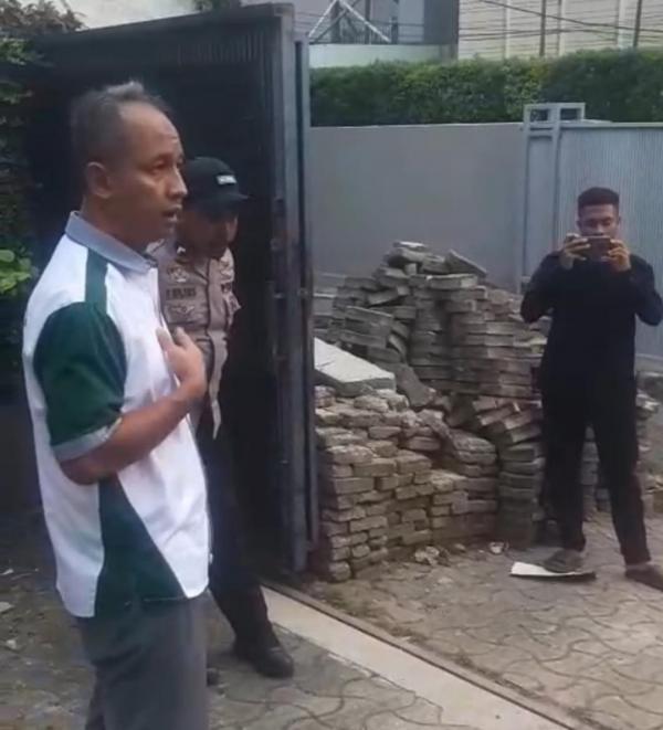 Rumah Mantan Menpora Hayono Isman Dijaga Polisi, Kuasa Hukum dan Kolega Duga Bentuk Teror
