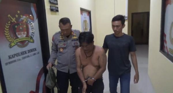 Menegangkan, Aksi Kejar-kejaran Warnai Penangkapan Maling HP di Ponpes Al-Masruriyyah Jombang Menegangkan, Aksi Kejar-kejaran Warnai Penangkapan Maling HP di Ponpes Al-Masruriyyah Jombang