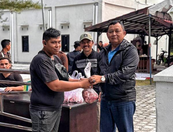 Kejati Kalteng Sembelih 16 Hewan Kurban di Idul Adha 1446 H, Bagikan 500 Paket Daging ke Masyarakat