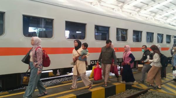 Akhir Libur Panjang Idul Adha, Stasiun Tasikmalaya Diserbu Penumpang Kereta Api