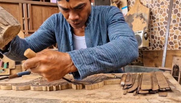 Warga Ponorogo Ubah Limbah Kayu Jadi Karya Seni Tinggi, Harganya Sampai Jutaan