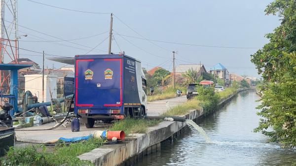 Pemprov Jateng Perbanyak Pompa untuk Tangani Rob di Sayung, Demak