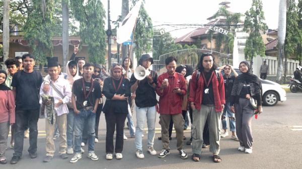 Mahasiswa Protes 100 Hari Robinsar-Fajar, Tuding Pemkot Cilegon Tak Peka Rakyat