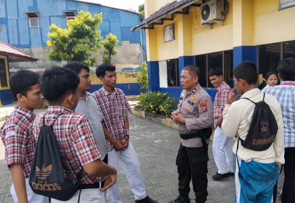 Sat Binmas Polres Belawan Kunjungi SMK Yapim Taruna, Edukasi  Bahaya Kenakalan Remaja dan Narkoba
