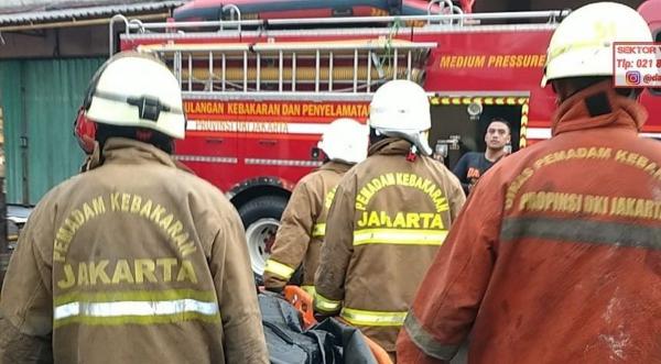 BREAKING NEWS Dapur Hotel Red Top Pecenongan Terbakar, 5 Unit Damkar Dikerahkan 