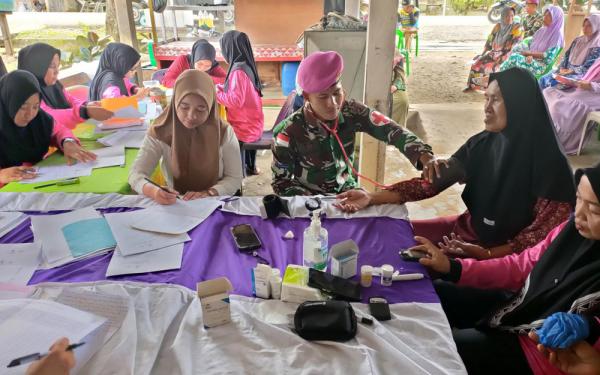 Satgasmar Pam Ambalat dan Dinkes Nunukan Gelar Posyandu Lansia di Perbatasan