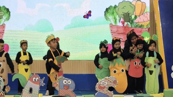 Hebat! Anak Down Syndrome Tampil Percaya Diri di Panggung Sekolah Ababe Sidoarjo