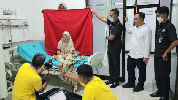 Disdukcapil Ciamis Layani Lansia Sebatangkara dengan Sistem Jemput Bola di RSUD