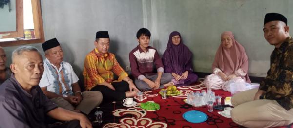 Wakil Bupati Serang Najib Hamas Takziyah ke Rumah Almarhum Pujo Wiatna di Cinangka