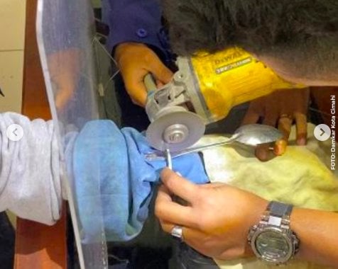 Viral Kejadian Unik, Suami Istri Main Borgol-borgolan, Endingnya Panik Minta Bantuan Damkar