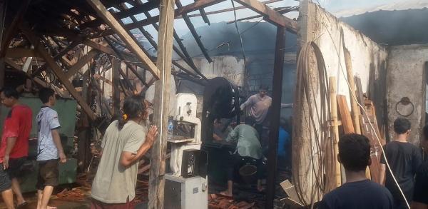 Kebakaran Pabrik Kayu di Leuwianyar Tasikmalaya, Oven Diduga Jadi Pemicu