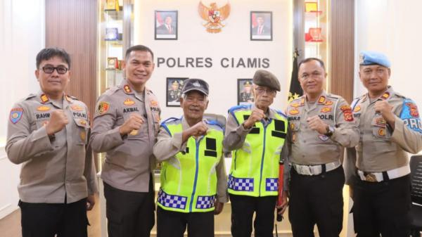 Kisah Kakek Masro, Pahlawan Jalanan di Ciamis yang Tuai Penghargaan dari Polres