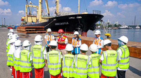 PTP Nonpetikemas Ajak Anak-Anak Tanjung Priok Jelajahi Dunia Maritim
