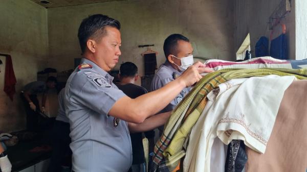 Sidak Kamar Hunian, Petugas Lapas Indramayu Temukan Benda yang Dianggap Terlarang