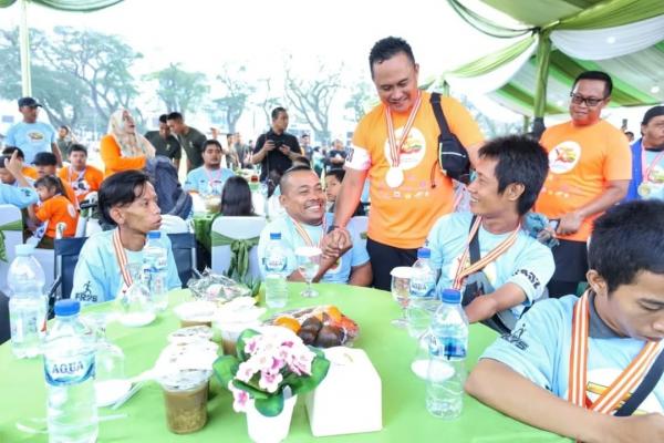 FOTO: Momen Penyandang Disabilitas dan ABK Ikuti Bukit Barisan Fun Run 5K di Medan