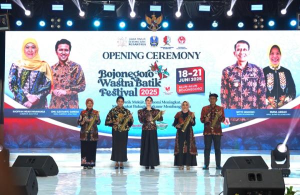 Bojonegoro Wastra Batik Festival 2025 Dibuka, Gaungkan Identitas Lewat Karya Wastra