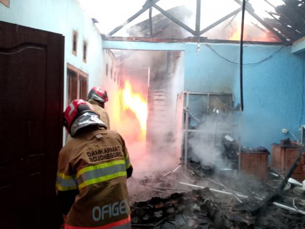 Kebakaran di Sukosewu Bojonegoro Rumah dan Toko Dilalap Api, Ini Penyebabnya