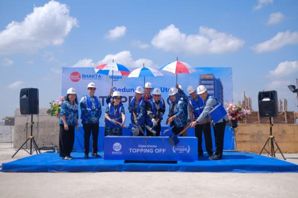 IIK Bhakti Wiyata Raih Akreditasi Unggul, Tandai Topping Off Gedung Cipto Utomo
