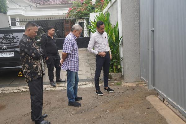 Hayono Isman Cs Teriak Teriak Paksa Masuk Rumah Milik Djan Faridz di Kemang Jakarta Selatan