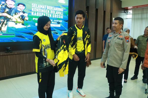 Kobarkan Semangat Juara! Kontingen Voli Gresik Dilepas Menuju Porprov IX Jatim