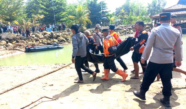 Tragedi Pantai Pancer Door: Dua Anak Meninggal Dunia, Satu Masih Dicari