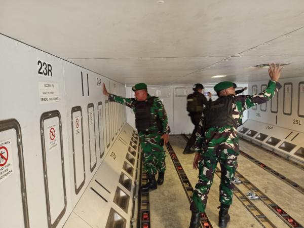 FOTO: Tim Jihandak Kodam 1 Bukit Barisan Amankan Pesawat Saudi Airlines Yang Diancam Bom