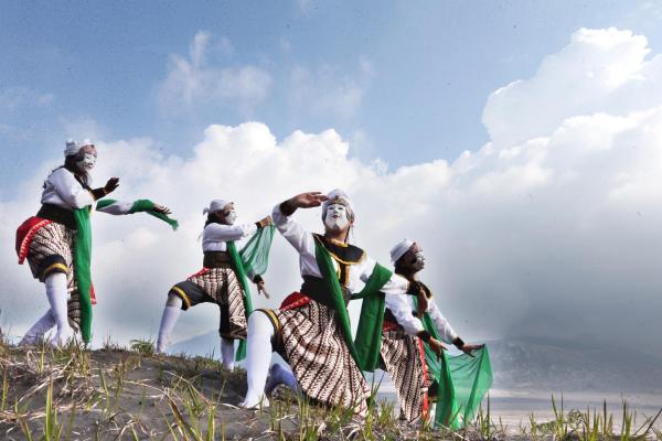 Eksotika Bromo 2025, Harmoni Budaya dan Alam di Lautan Pasir Bromo
